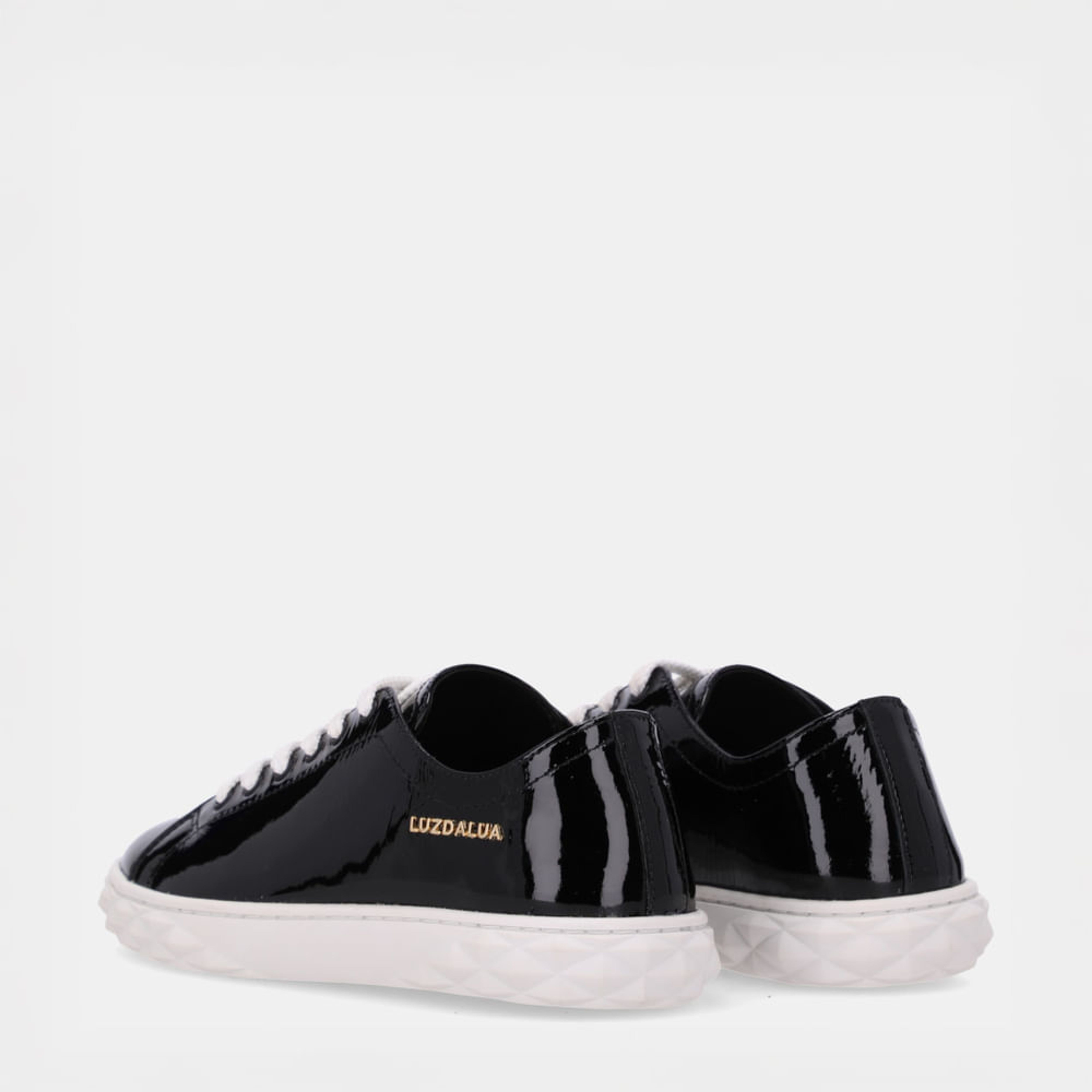 80900008_00000002_4