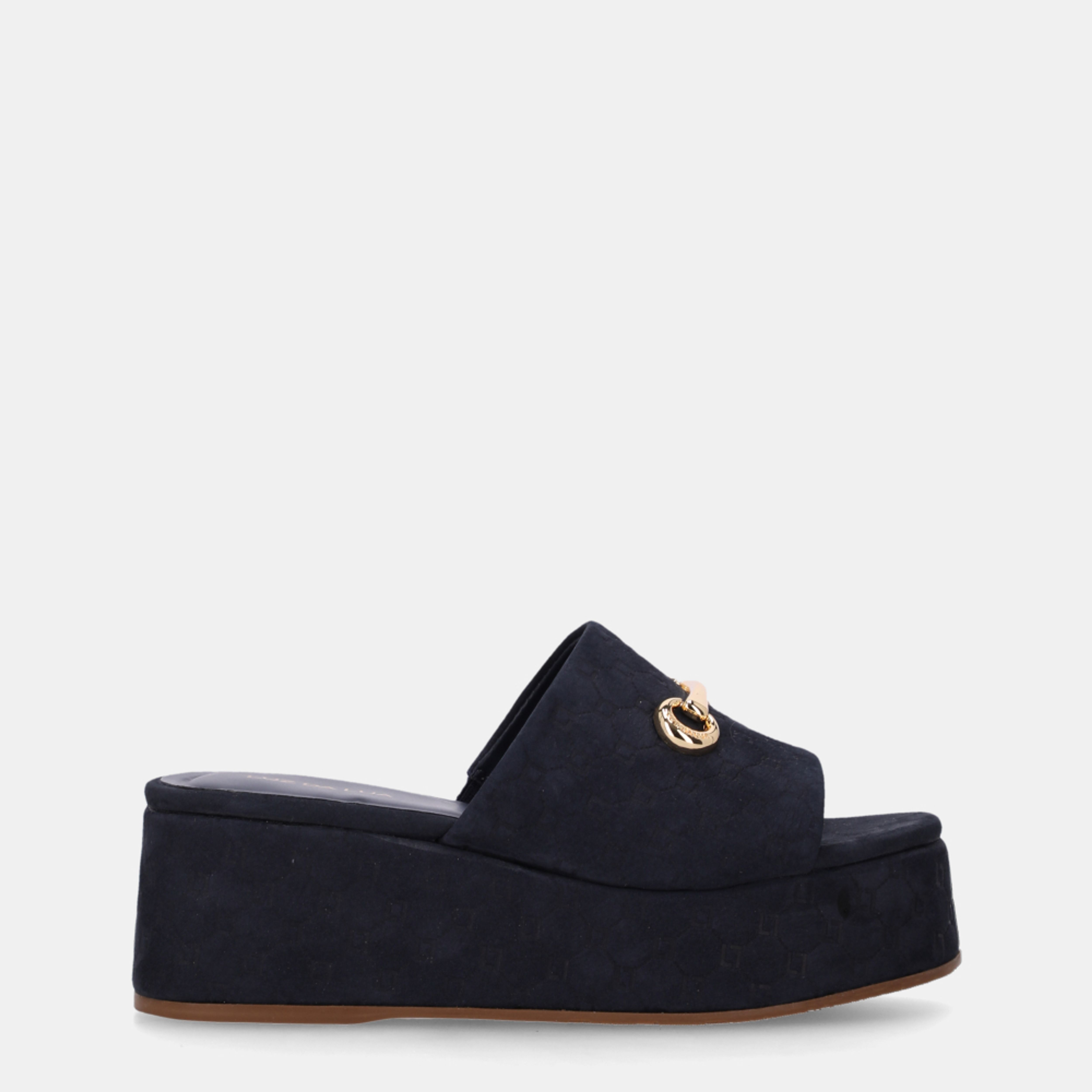 Anabela-Bison-Netuno---60890002---1