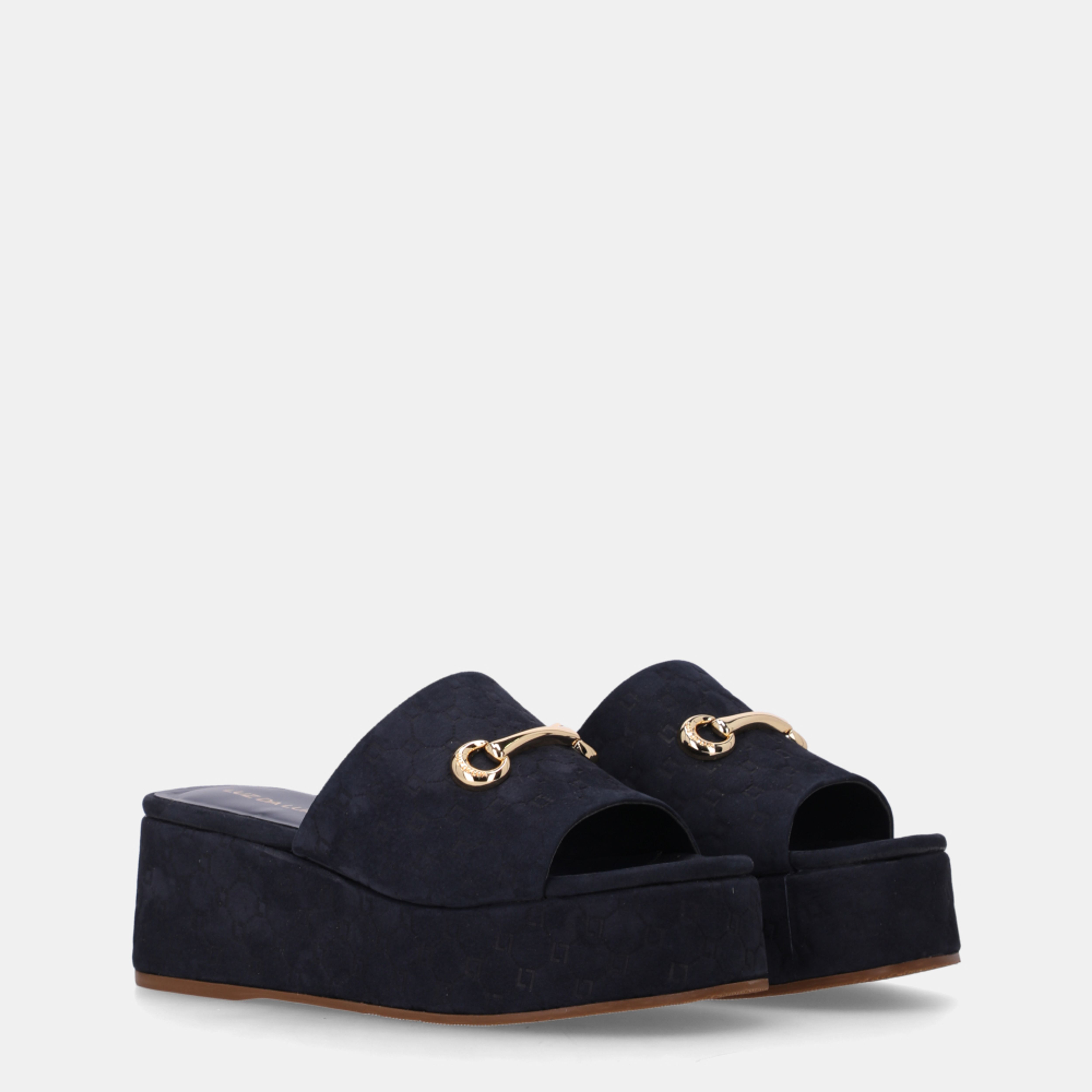 Anabela-Bison-Netuno---60890002---3